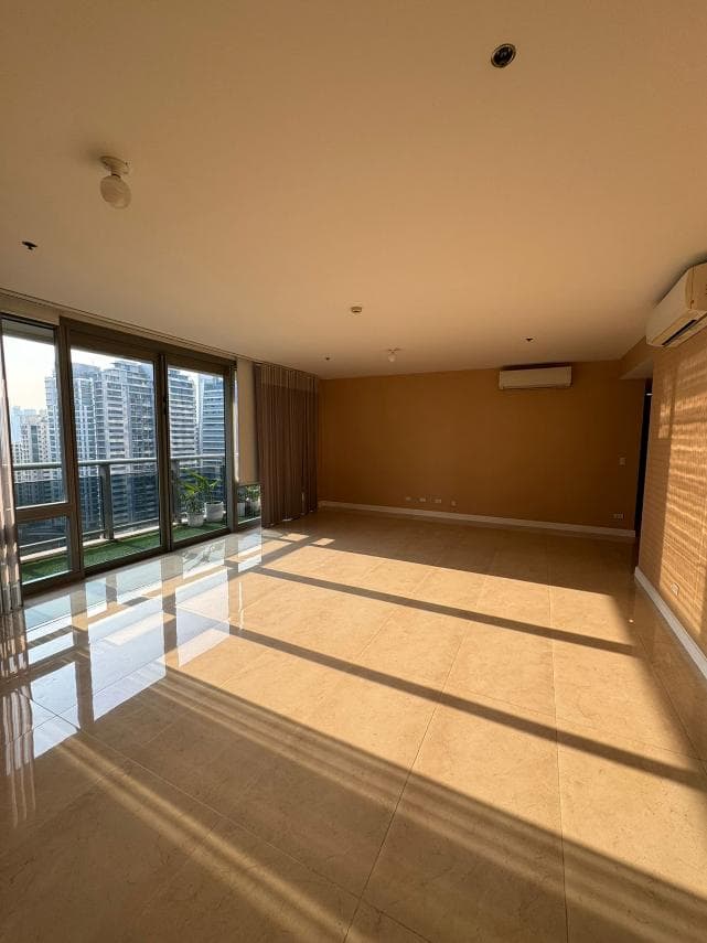 3 Bedroom Unit in The Suites - Bonifacio Global City, Taguig - photo 1