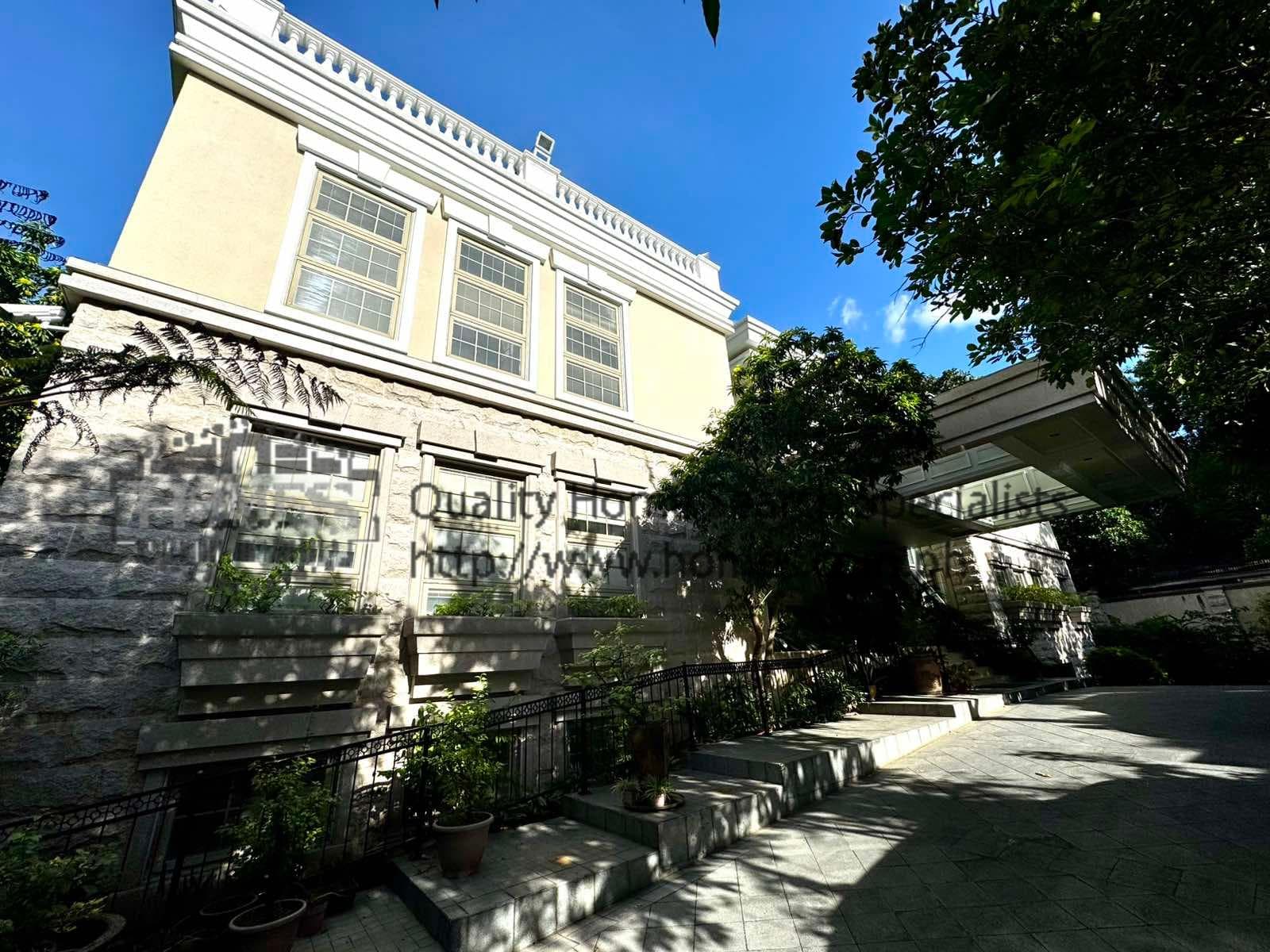 Stunning and regal corner 2 Storey - Forbes Park, Makati - photo 1