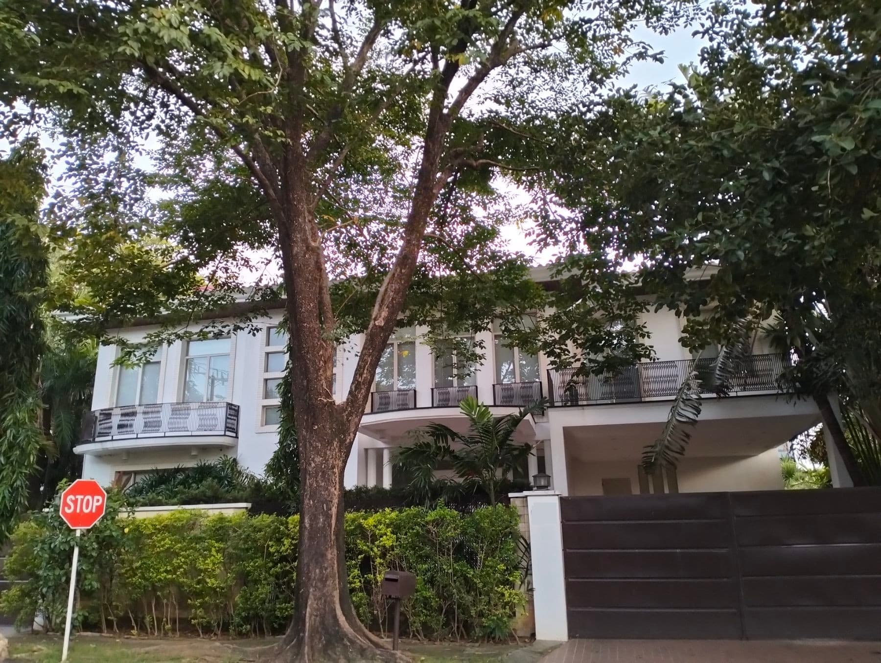 Spacious 2 Storey House - Dasmarinas Village, Makati - photo 1