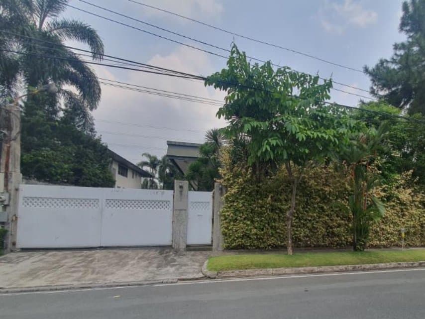 Spacious Split Type House - Forbes Park, Makati - photo 1