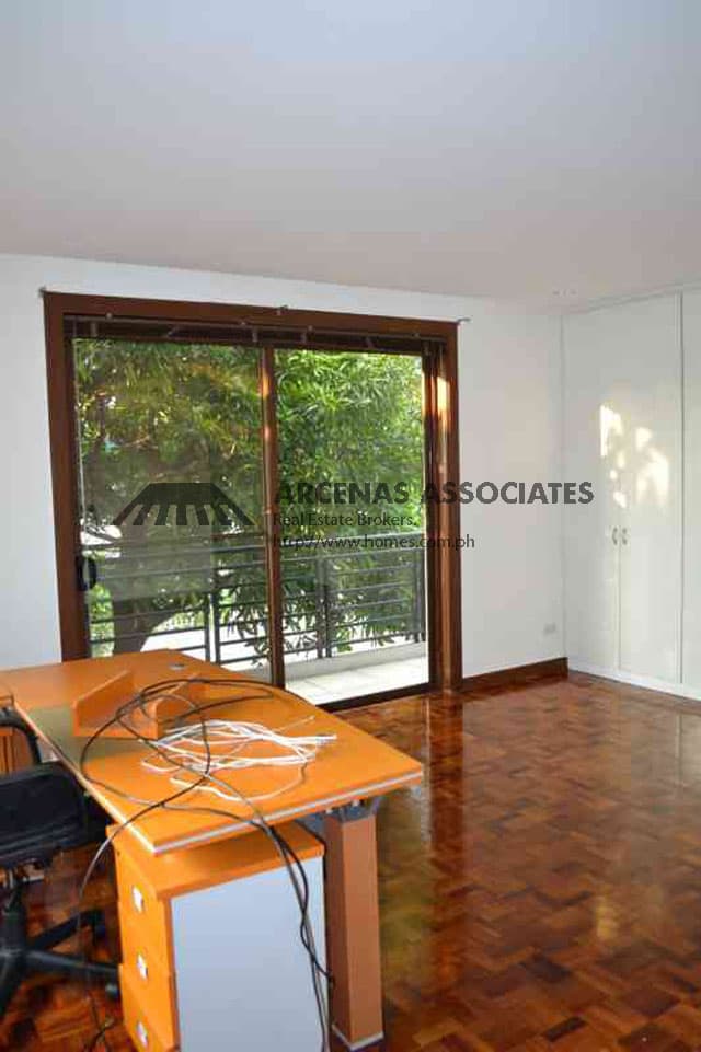 4 bedroom house in Bel Air Village - photo 5