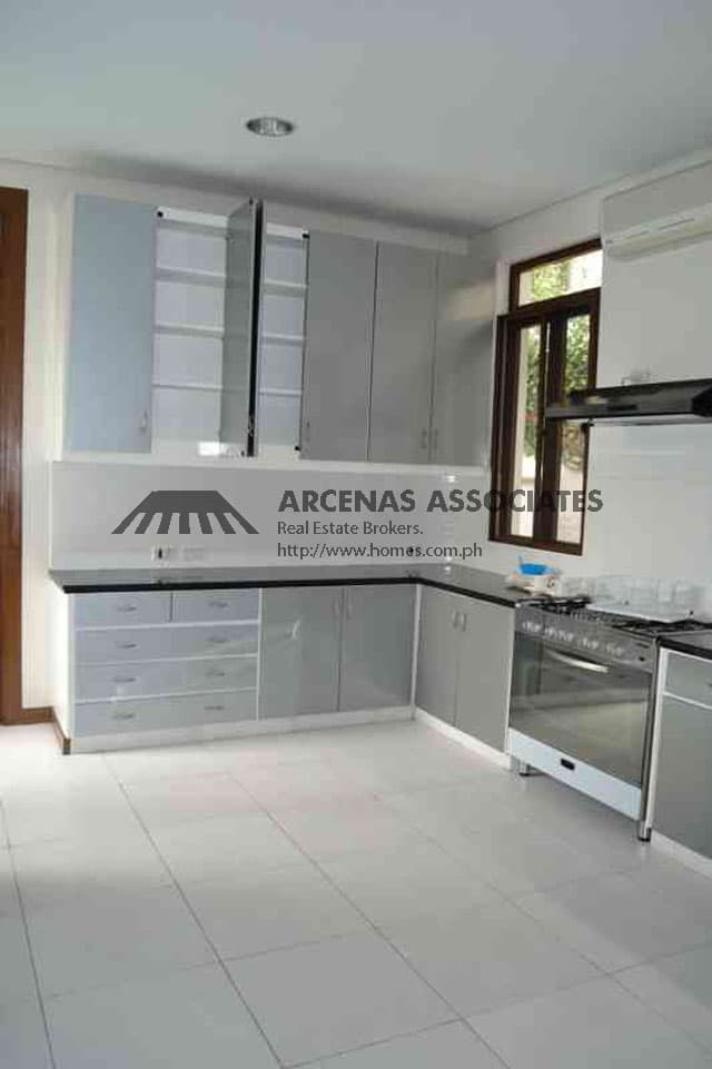 4 bedroom house in Bel Air Village - photo 4