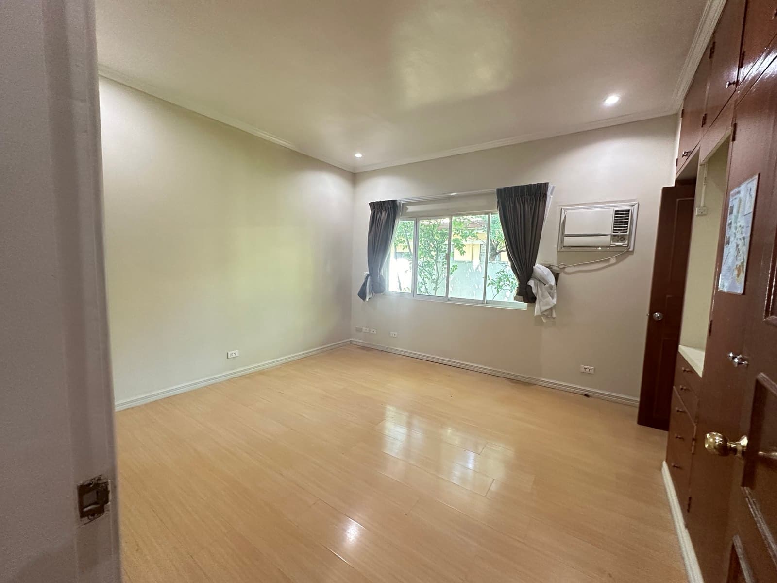 Sprawling Bungalow - photo 4