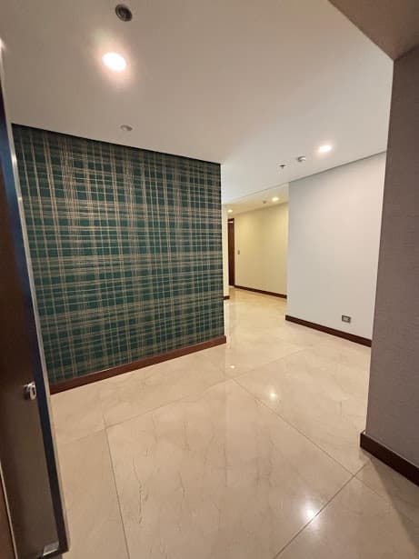 Bright and Spacious Semi Furnished Unit - photo 4