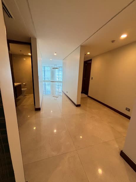 Bright and Spacious Semi Furnished Unit - photo 5