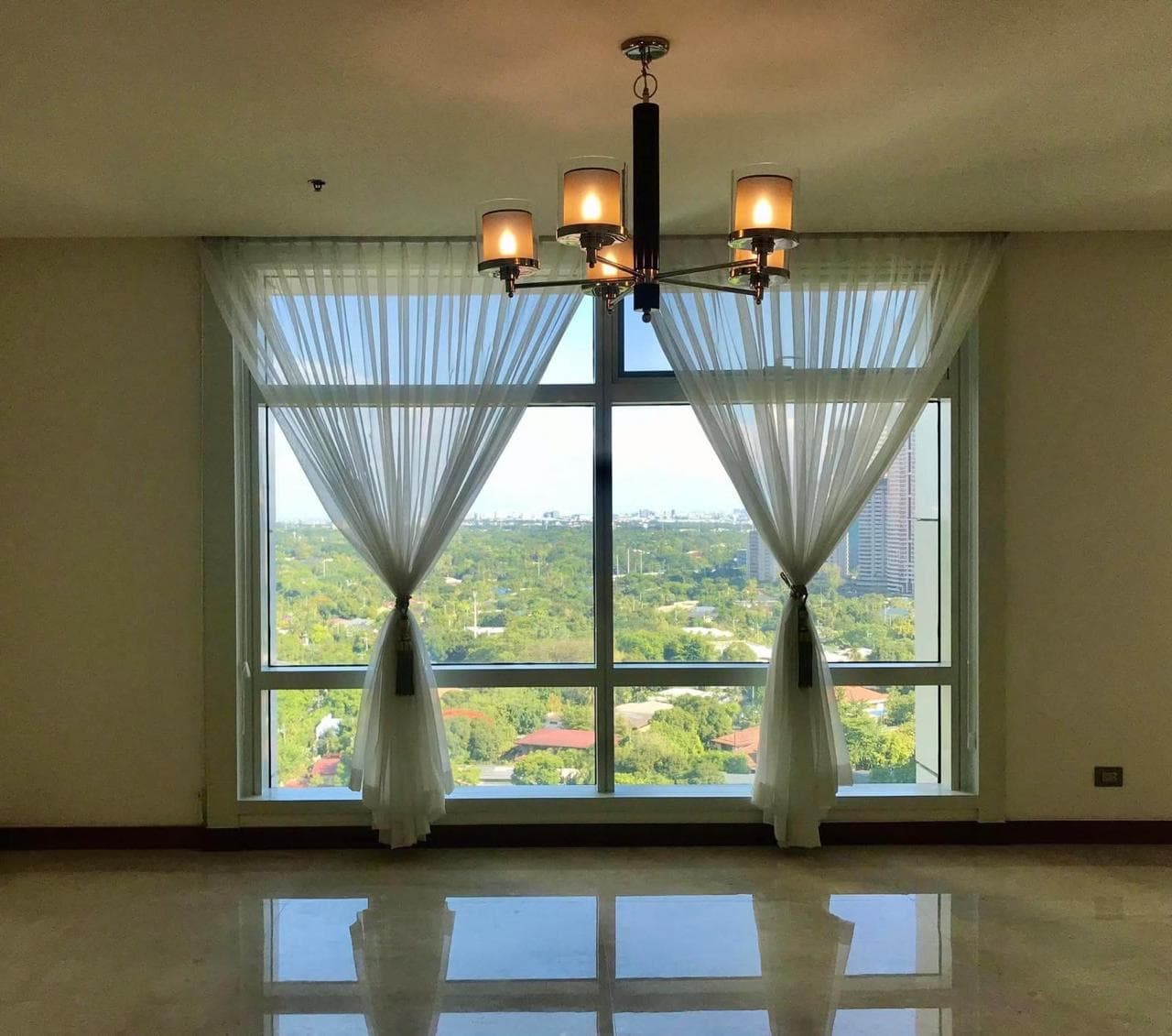 Spacious Semi-Furnished 3 bedroom unit - photo 2