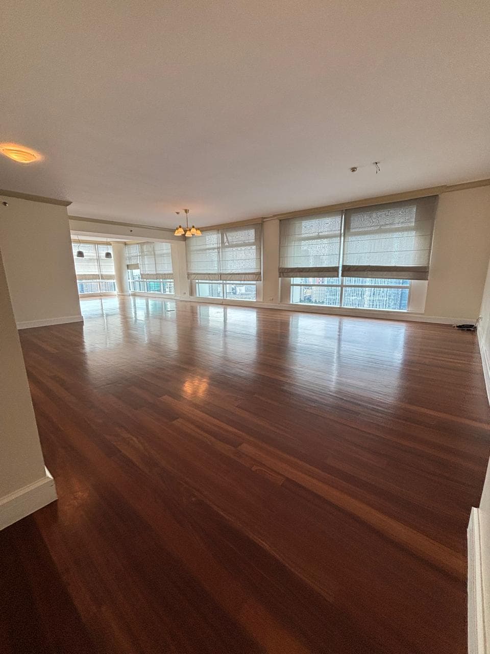 Comfortable Semi-Furnished 3 Bedroom - photo 3
