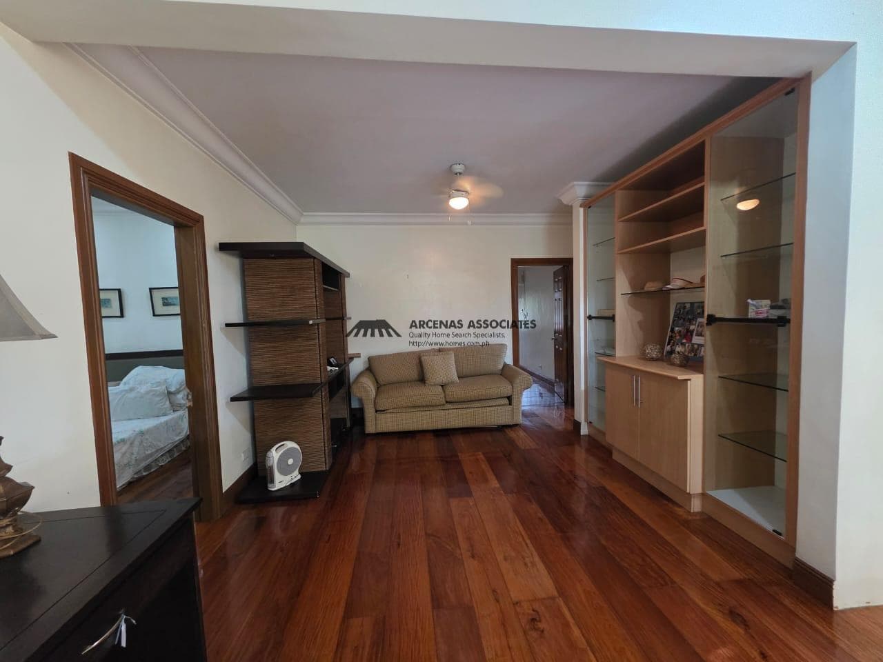 Timeless Mid-Century Modern Bungalow with Expansive Lanai - photo 5