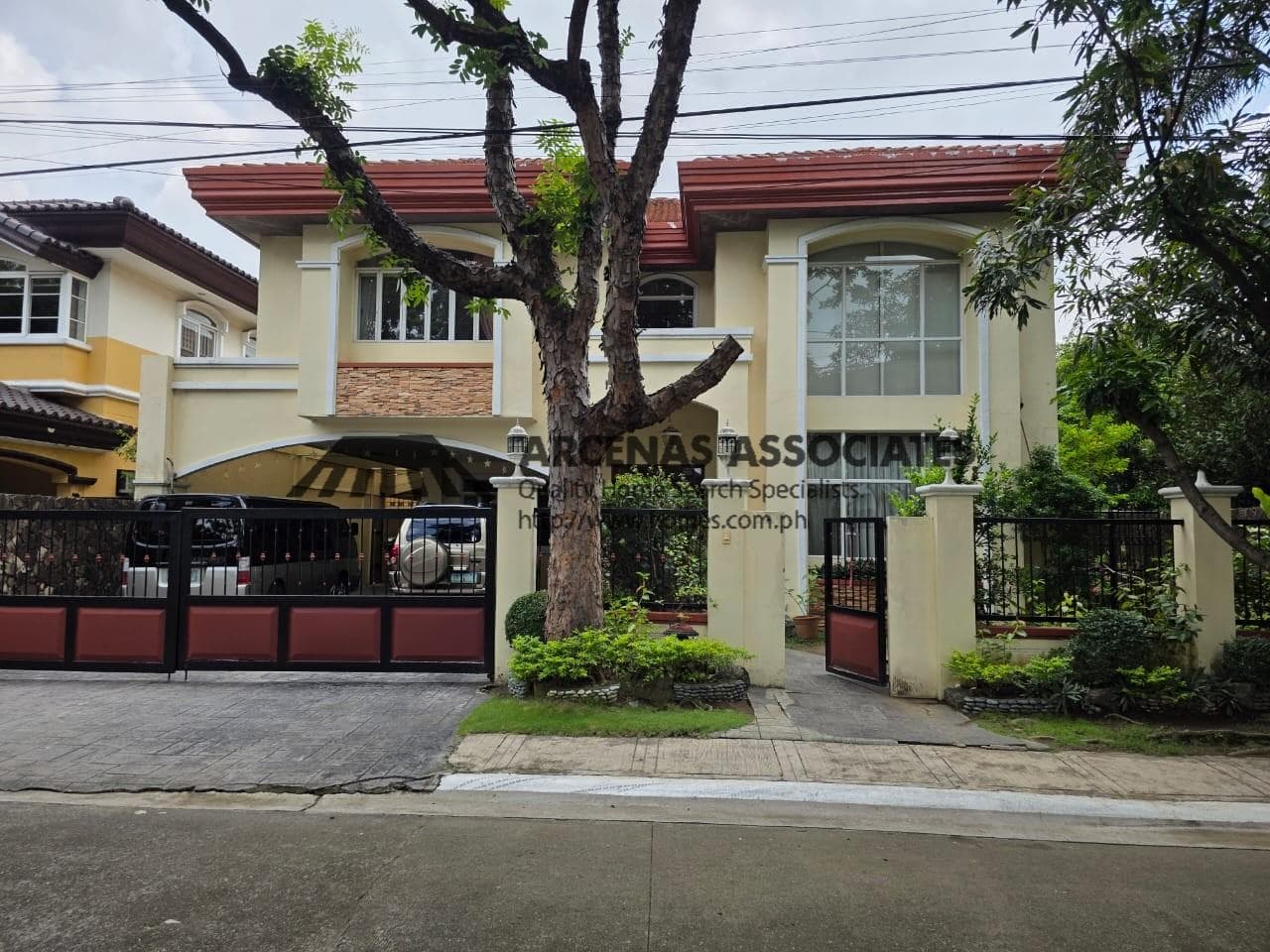 Timeless Mid-Century Modern Bungalow with Expansive Lanai - Hillsborough, Muntinlupa - photo 1