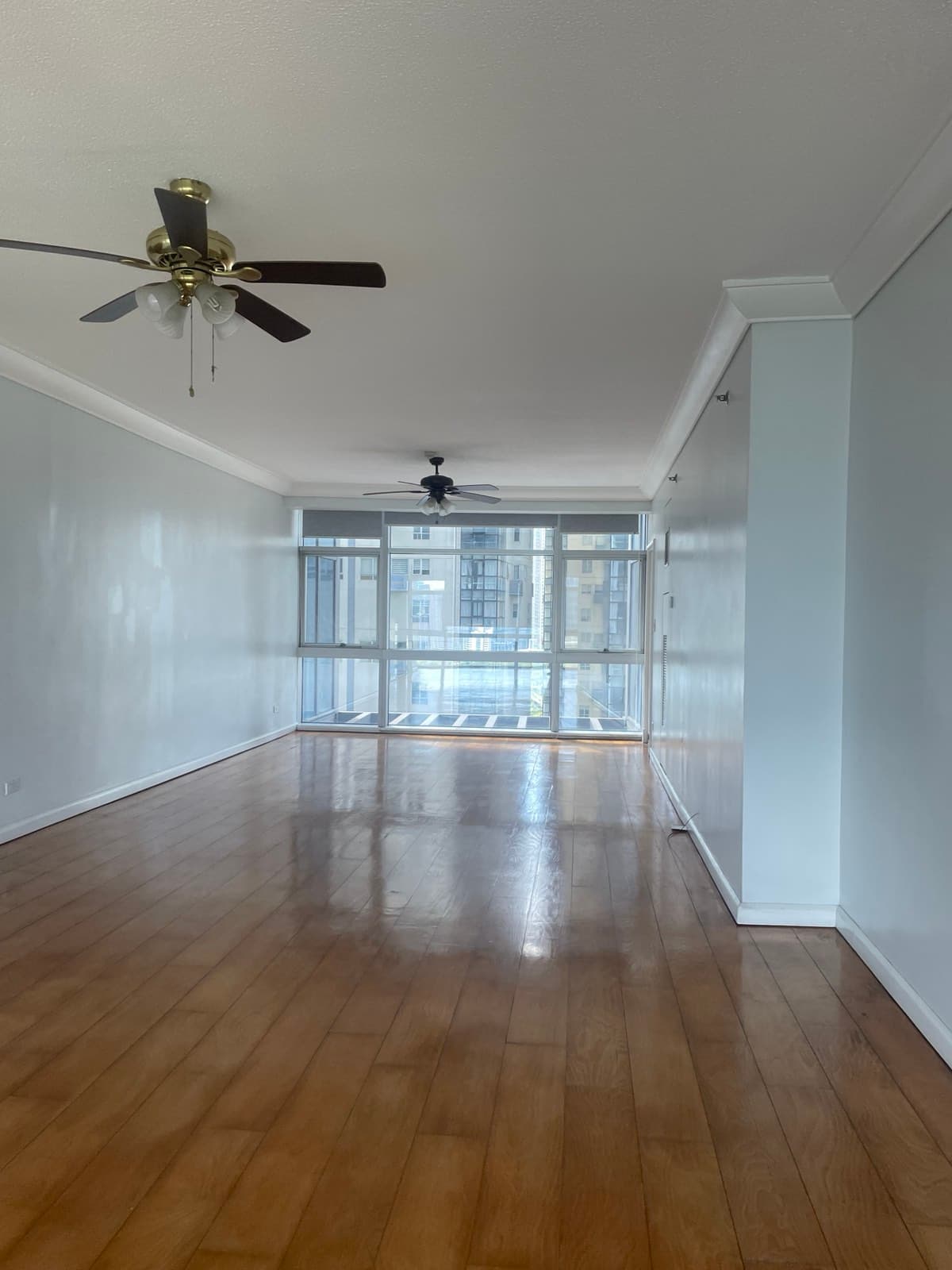 A Contemporary Apartment with Panoramic Golf Course Views in Pacific Plaza Tower - photo 5