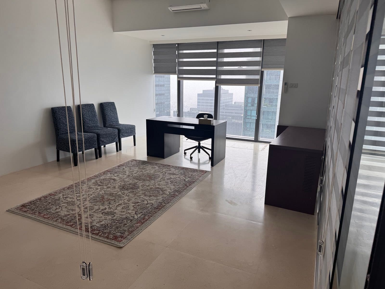 Contemporary Urban Elegance at Grand Hyatt Residences - photo 2
