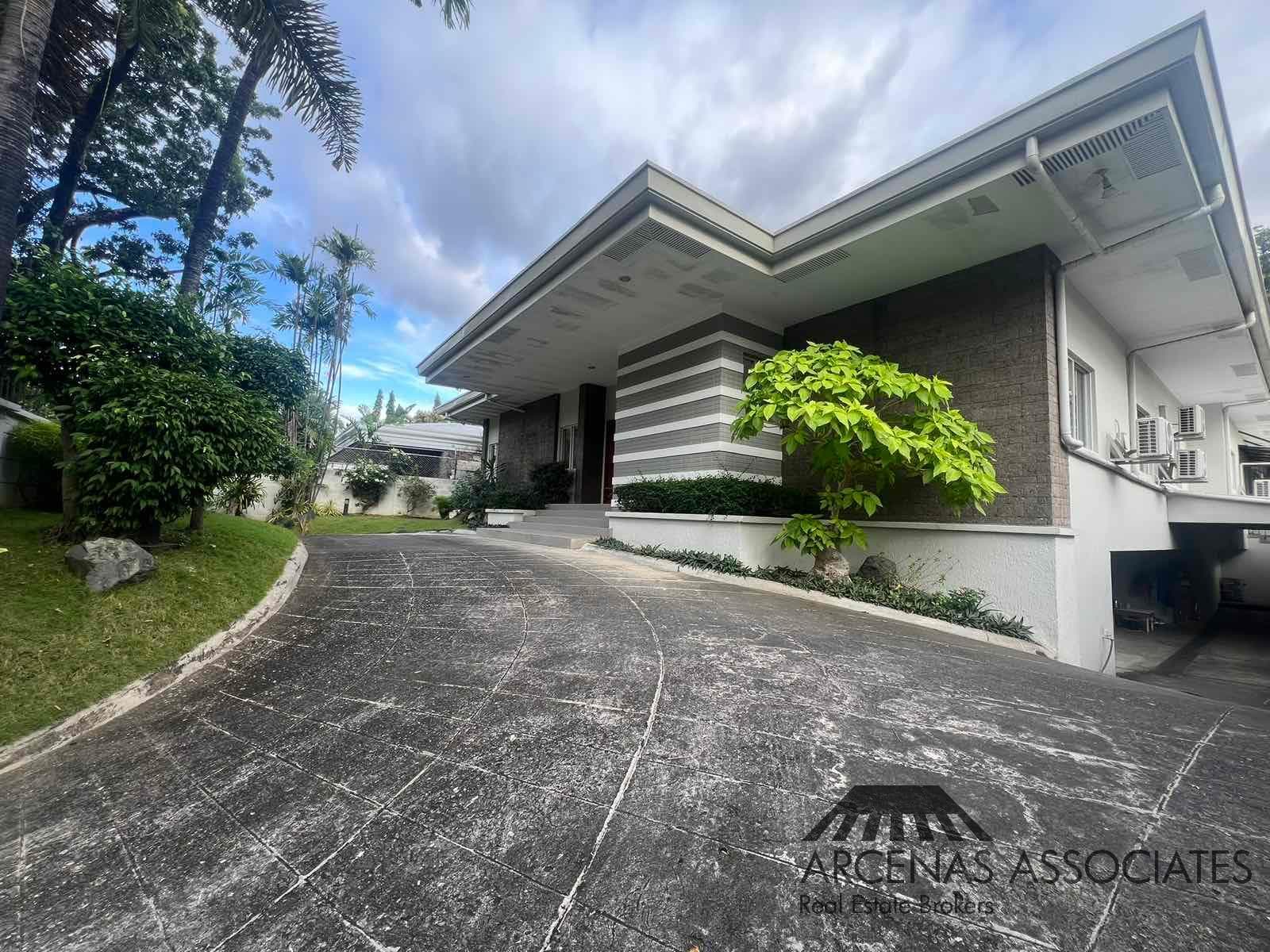 Single-Storey Modernist Home - Dasmarinas Village, Makati - photo 1