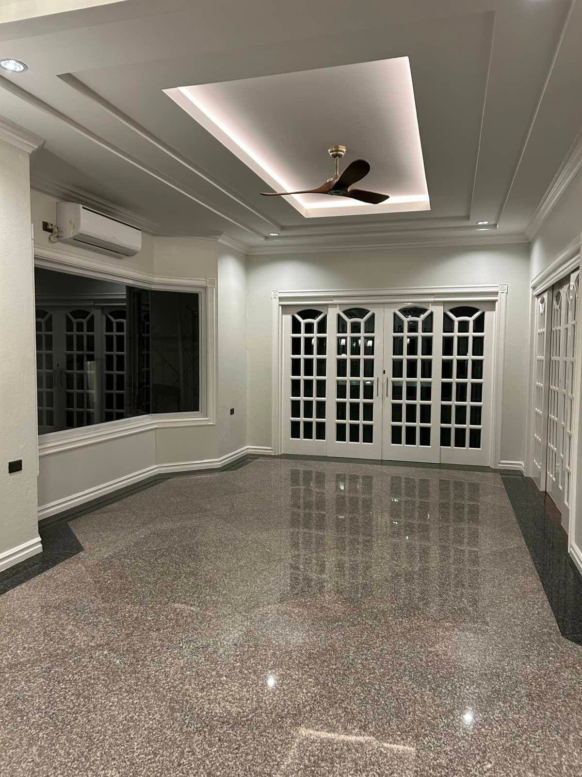 Elegantly updated duplex house - San Lorenzo, Makati - photo 1