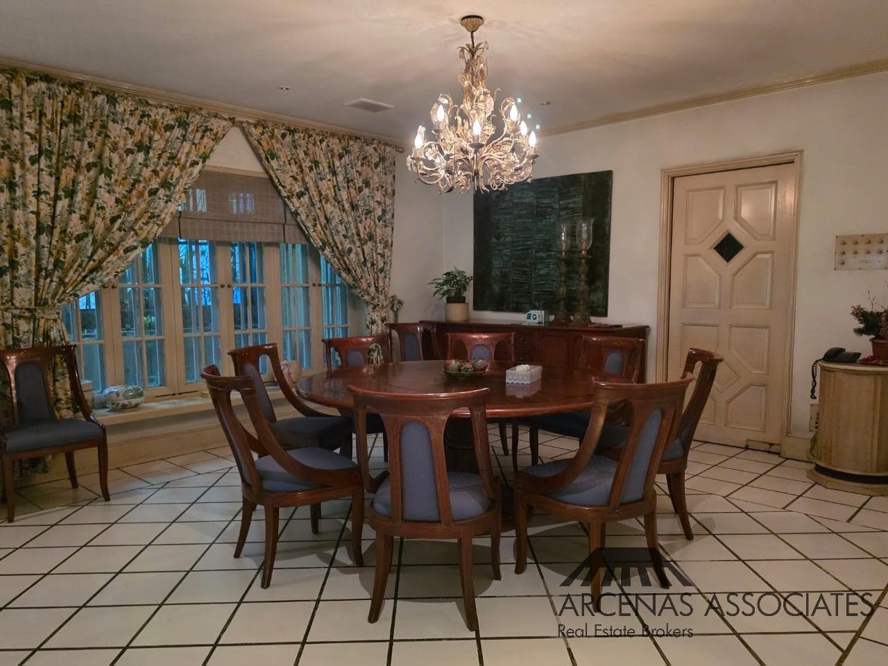 Timeless Tropical 2 storey in Kasiyahan Forbes Park - photo 5