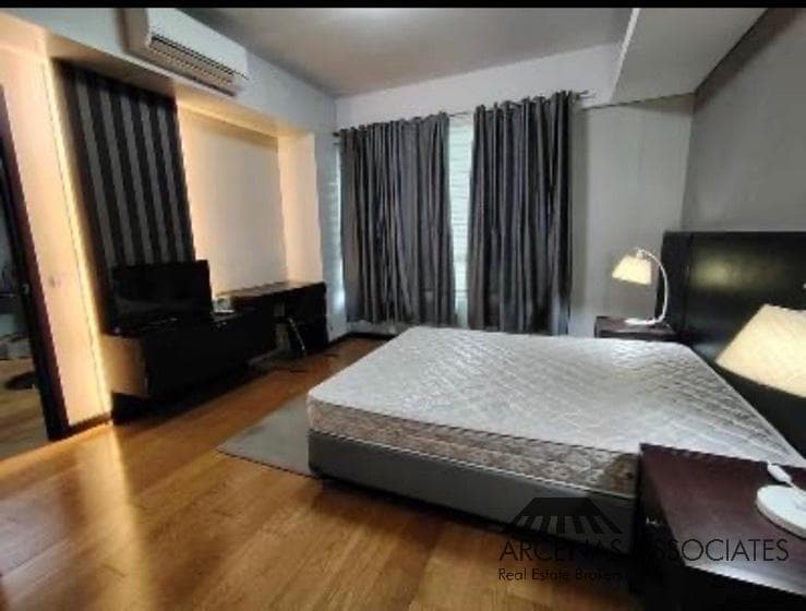 Cozy 2-Bedroom at One Serendra - photo 4