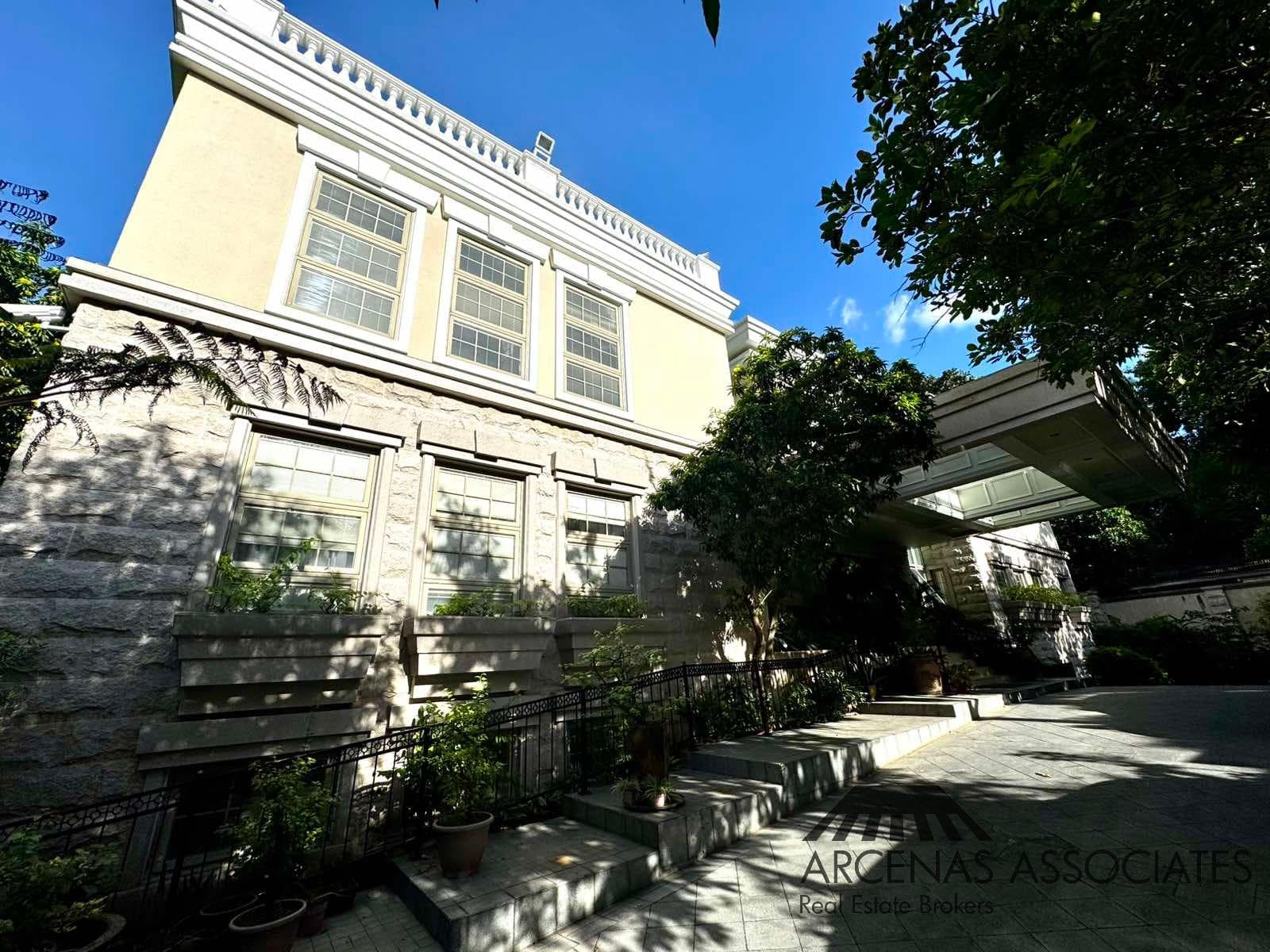 Grand and Stunning Corner 2-Storey House