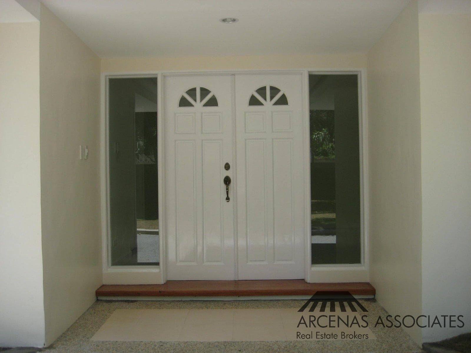 Modern Bungalow House - photo 2
