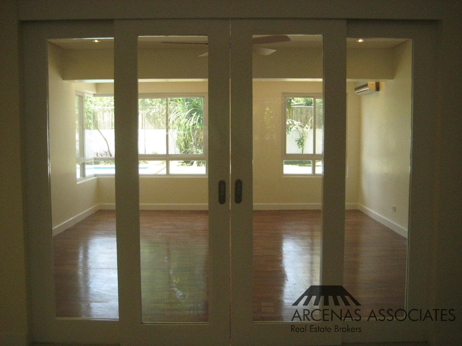 Modern Bungalow House - photo 4