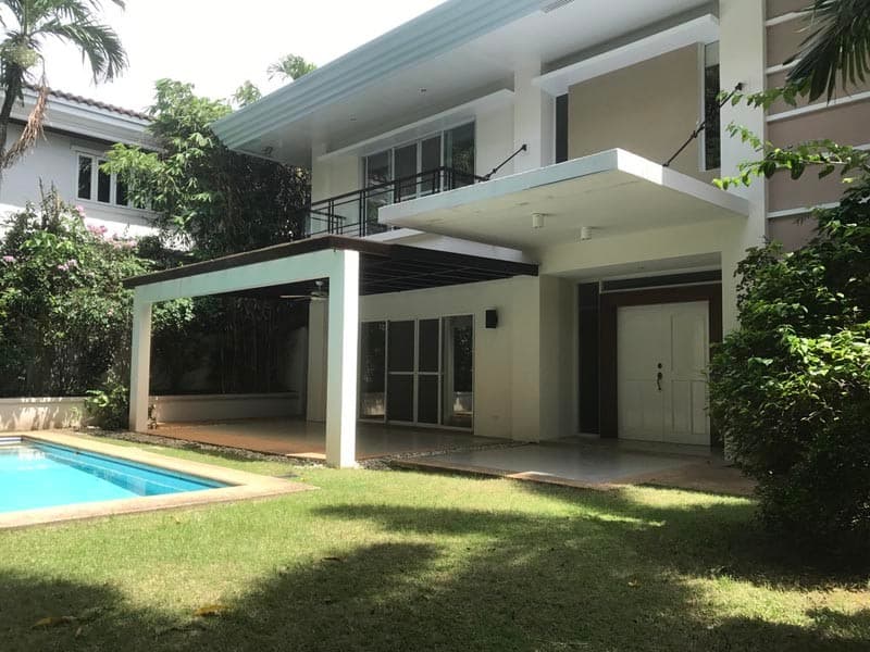 Garden frontage modern house - Dasmarinas Village, Makati - photo 1