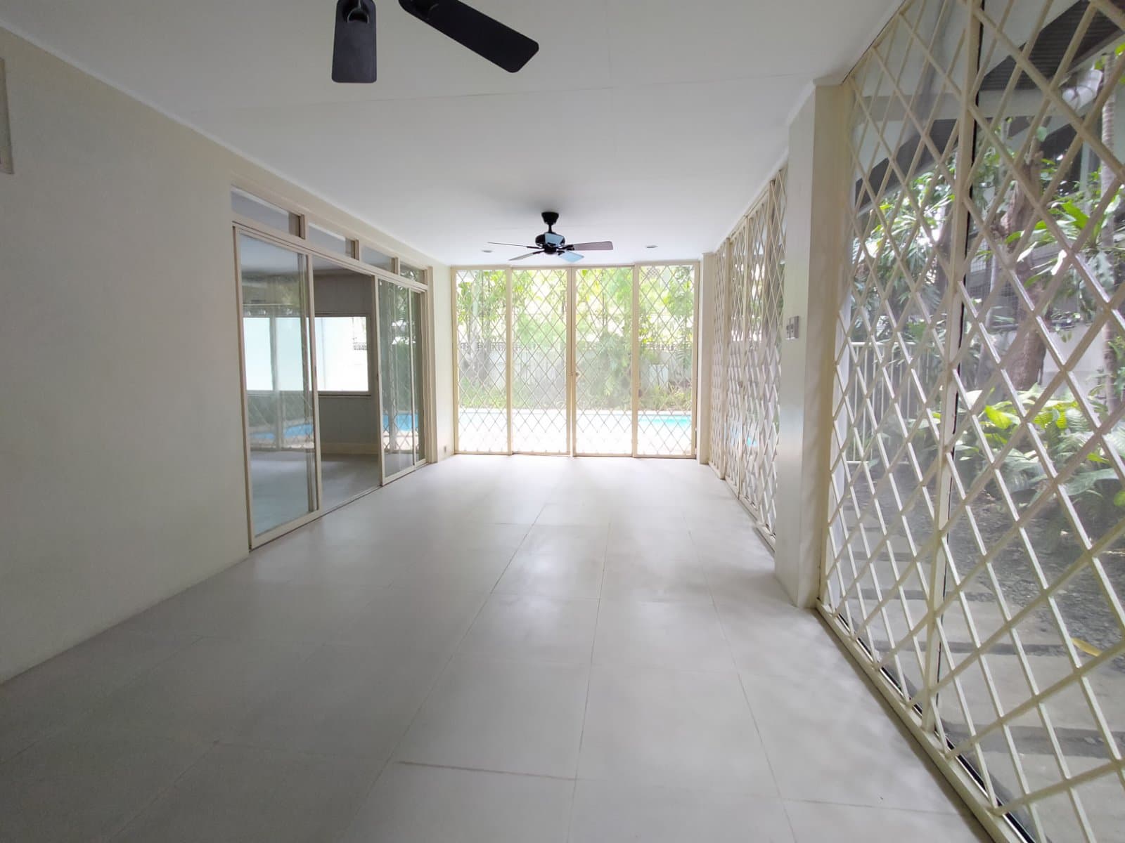 Brightly renovated 2 storey - photo 4