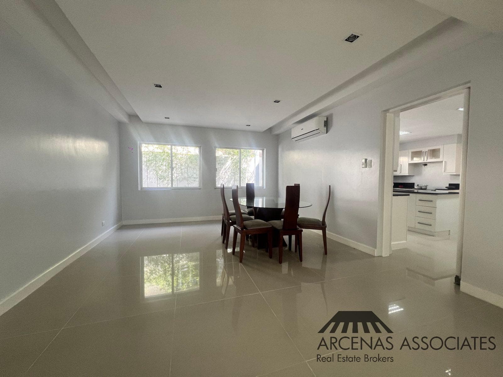Elegant Modern Residence - photo 4