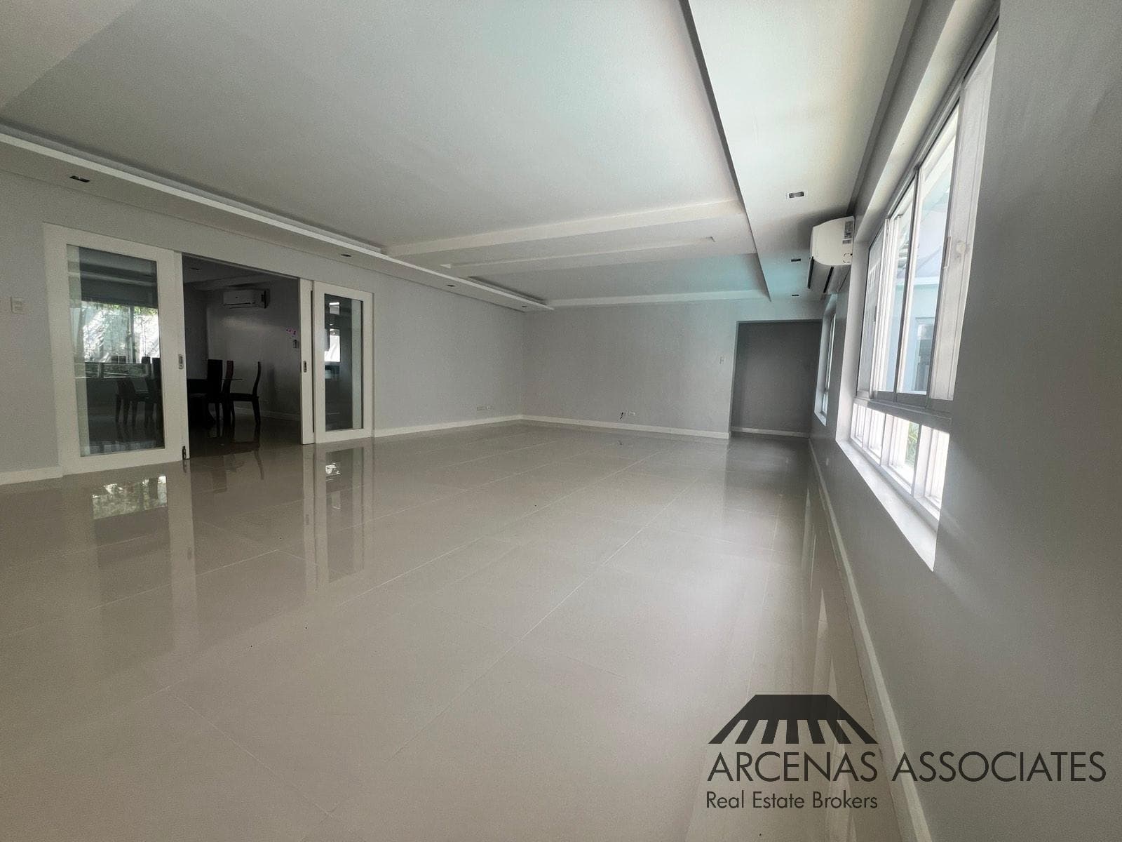 Elegant Modern Residence - photo 3