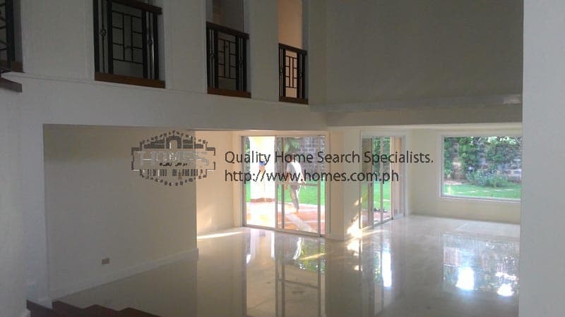 Elegant Sun-drenched Residence - photo 4