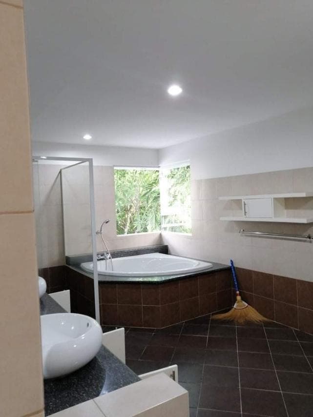 Comfortable 4 bedroom house - photo 5