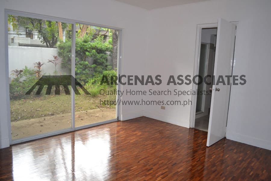 Cozy 4 bedroom house for Sale in Dasmarinas Village - photo 2