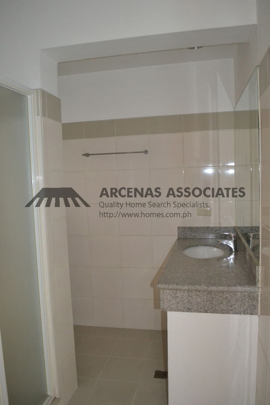 Cozy 4 bedroom house for Sale in Dasmarinas Village - photo 4