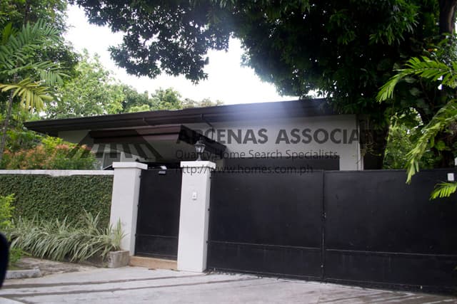 Beautiful four (4) bedroom house in Dasmarinas - Dasmarinas Village, Makati - photo 1