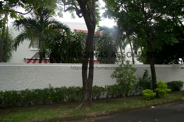 Breezy four (4) bedroom house in Dasmarinas Village - photo 2