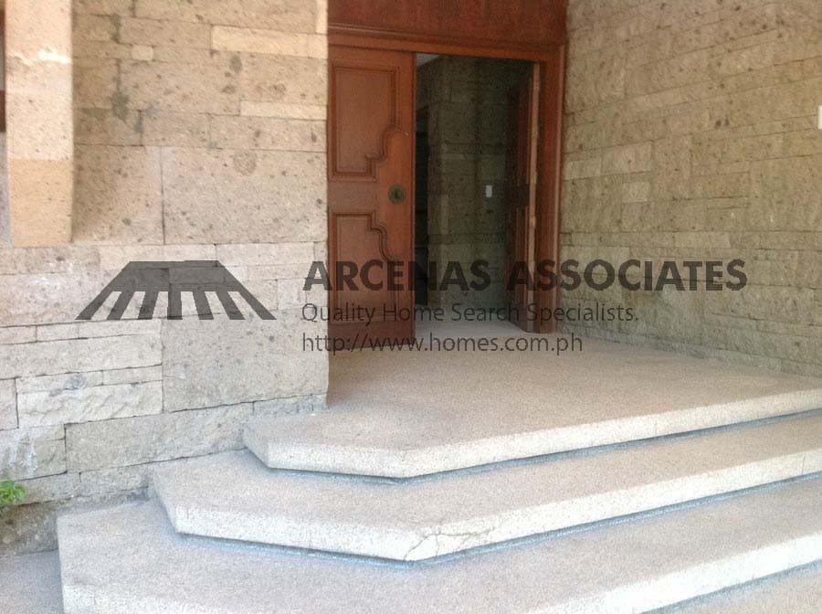Comfortable (4) four bedroom house for rent in Dasmarinas Village - photo 3