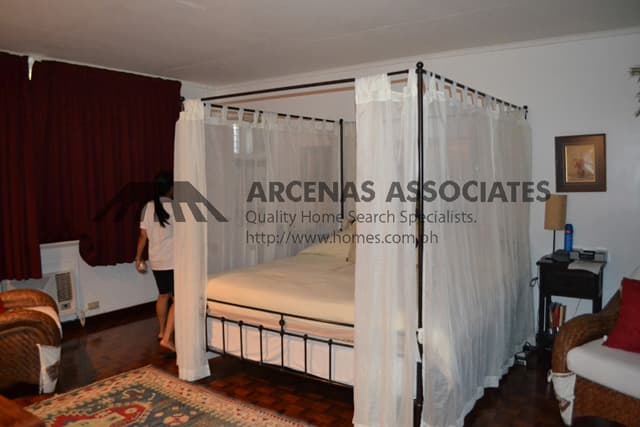 Homey four (4) bedroom house - photo 3