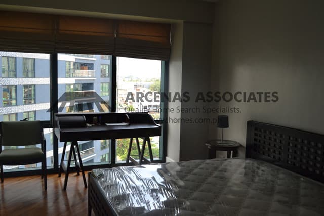 Luxurious two bedroom apartment in Amorsolo West Rockwell - photo 3