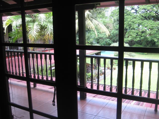 Massive four bedroom house - photo 4