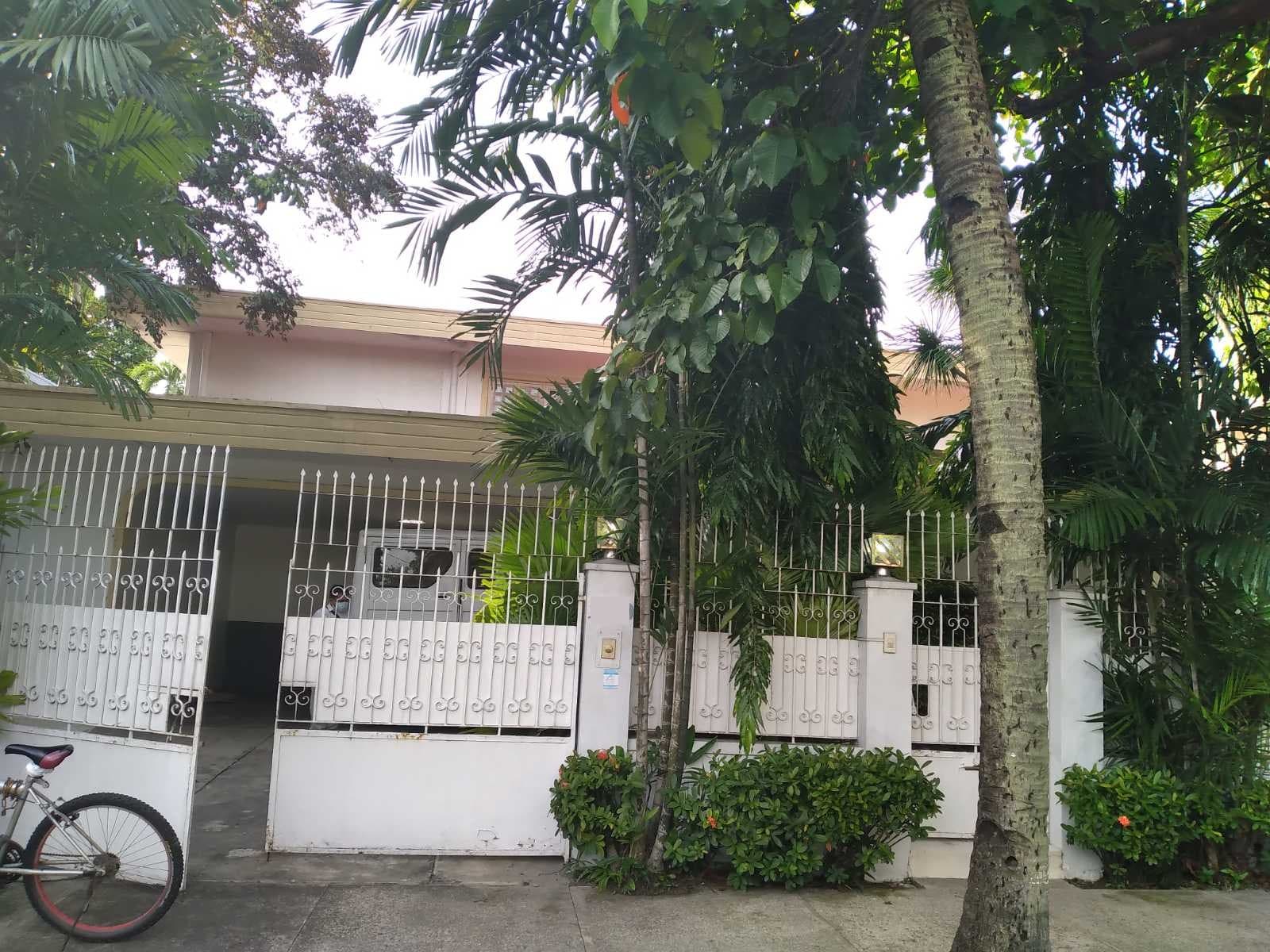 Classically styled 2 storey - Dasmarinas Village, Makati - photo 1