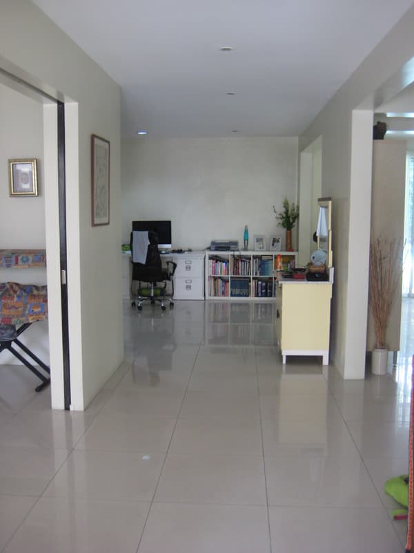 Bright four bedroom house - photo 2