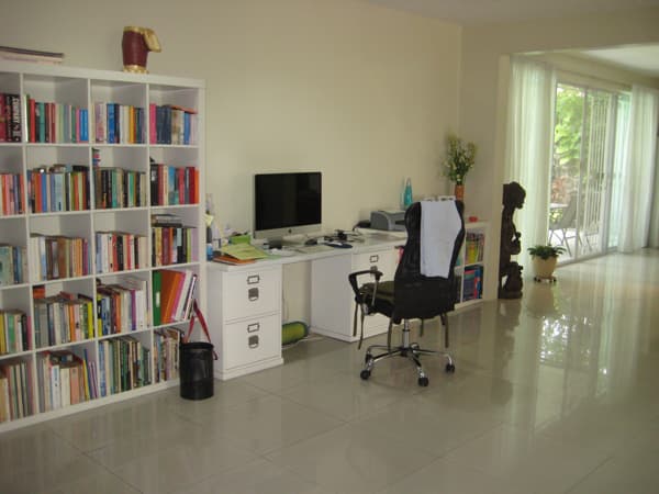 Bright four bedroom house - photo 4