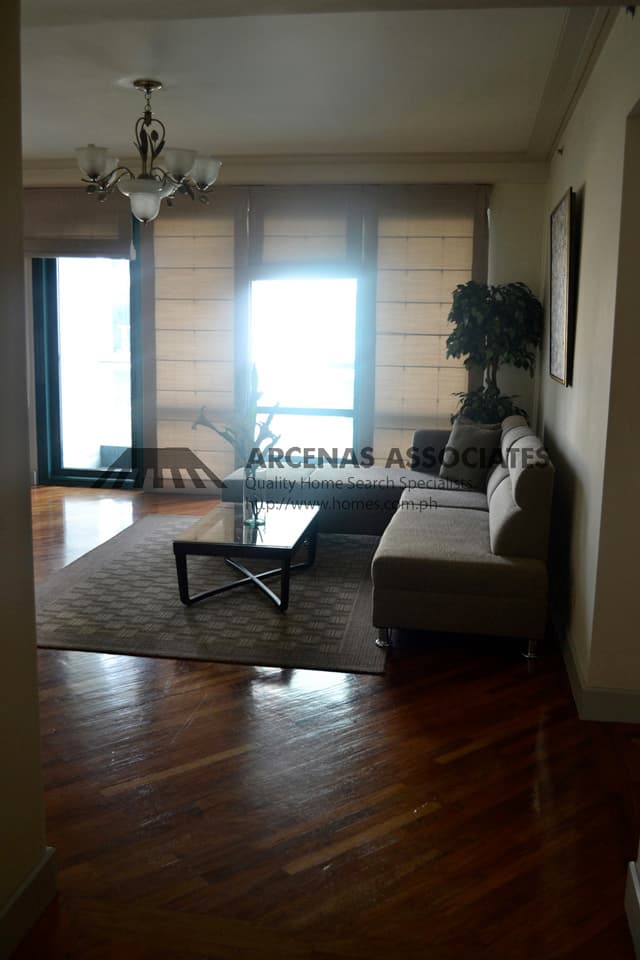 2 bedroom unit in Amorsolo - photo 2