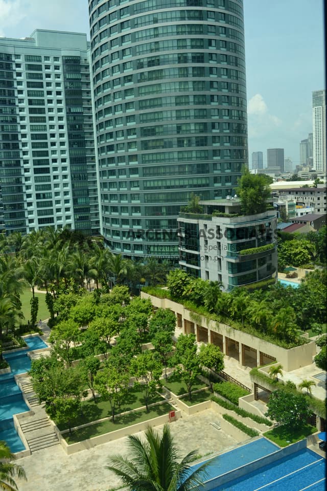 2 bedroom unit in Amorsolo - photo 3