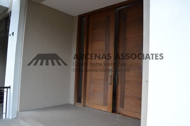Modern Four Bedroom House - photo 2