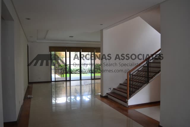 Modern Four Bedroom House - photo 3