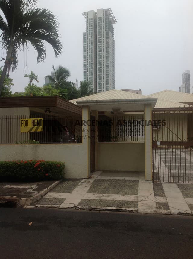Simple 5 bedroom - Urdaneta Village, Makati - photo 1