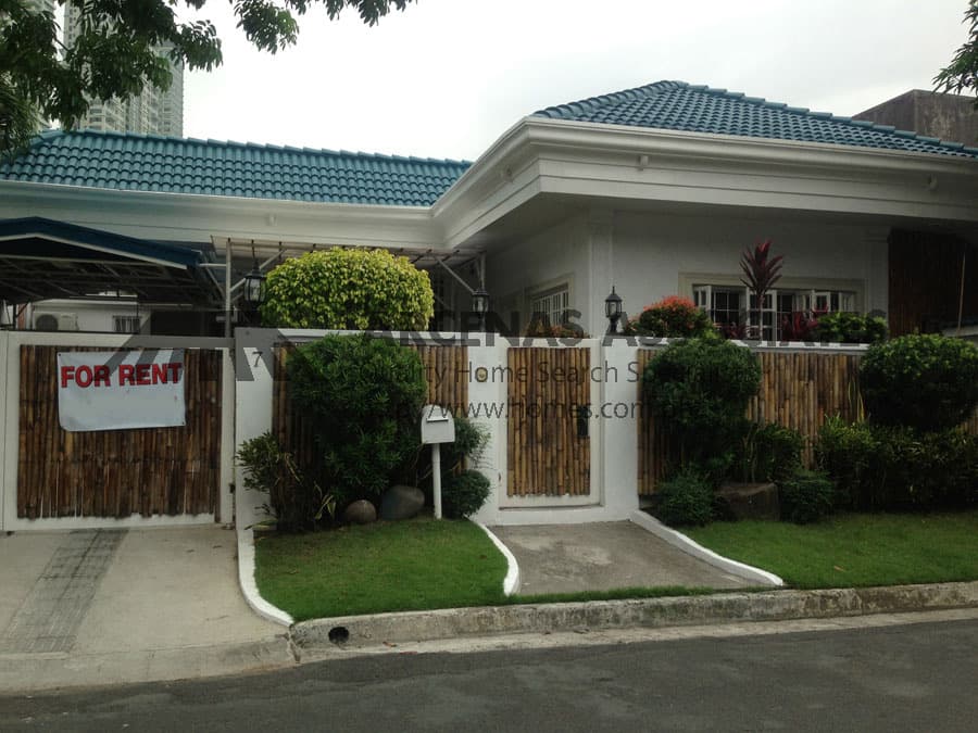 Throwback and renovated three (3) bedroom - San Lorenzo, Makati - photo 1