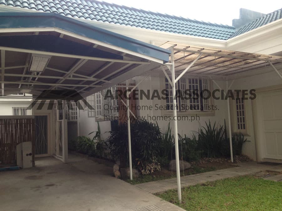 Throwback and renovated three (3) bedroom - photo 2