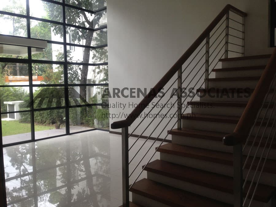 Stylish modern 4 bedroom plus den - photo 2