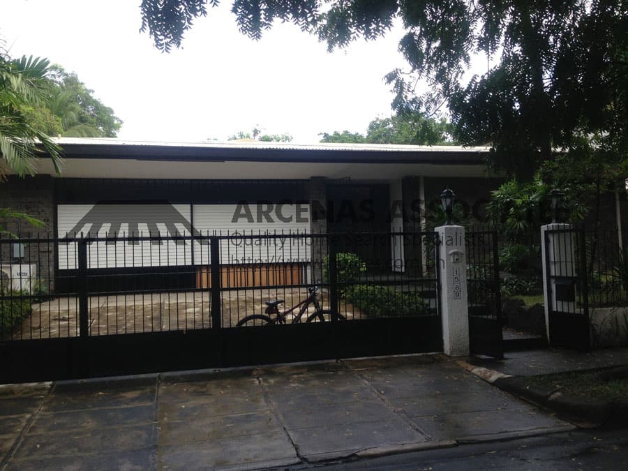 Roomy 4 bedroom bungalow with pool - photo 3