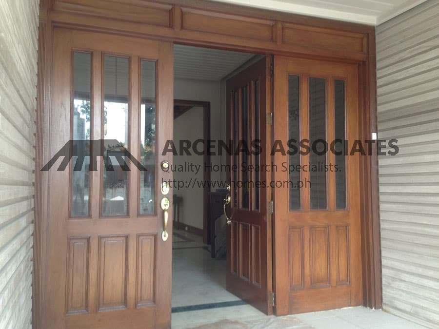 Completely renovated 4 bedroom house - photo 2