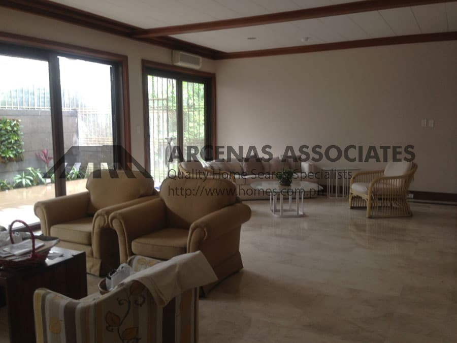 Completely renovated 4 bedroom house - photo 5